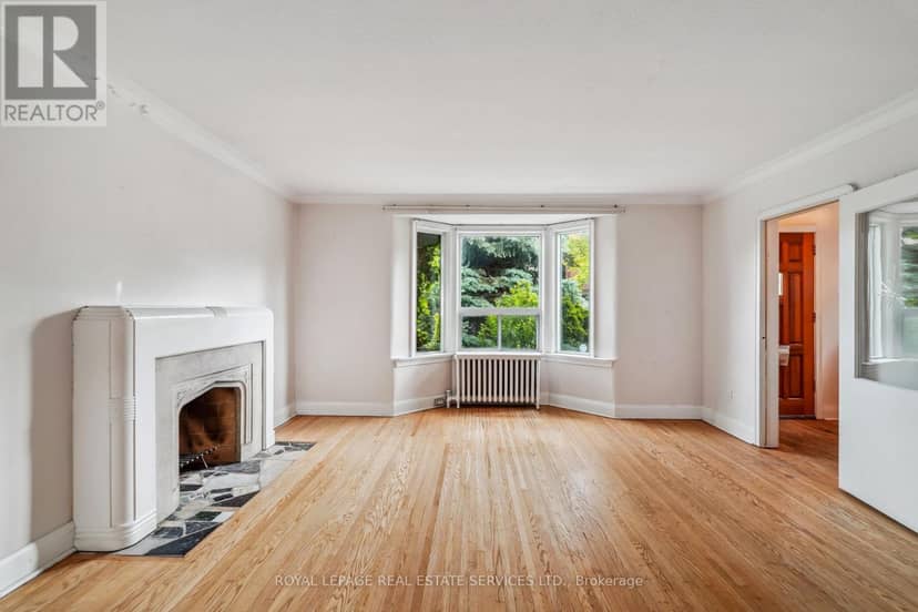326 Lawrence Avenue W — photo 5 of 26