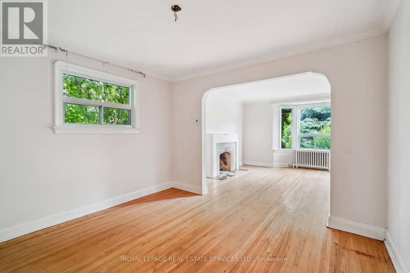326 Lawrence Avenue W — photo 7 of 26