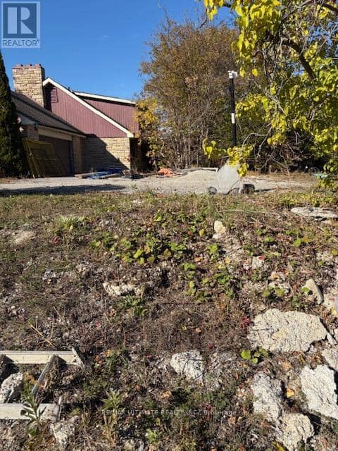 281 Barrie Street — photo 10 of 13