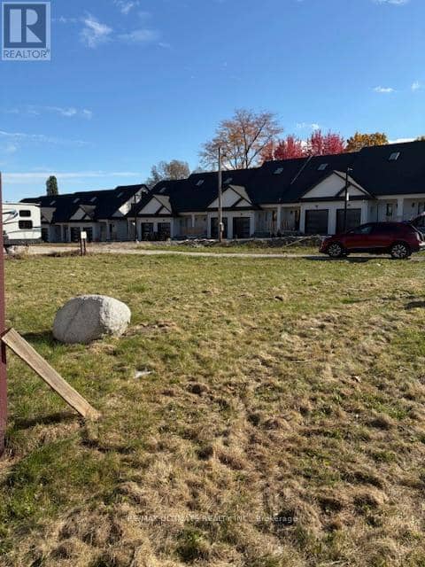 281 Barrie Street — photo 8 of 13