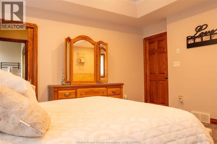 440 Mersea Rd 21 — photo 15 of 40