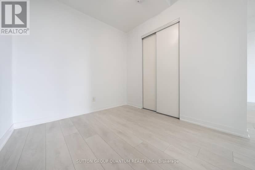 1012 - 150 East Liberty Street — photo 15 of 32