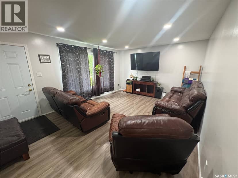 312 Bismark AVENUE — photo 11 of 20