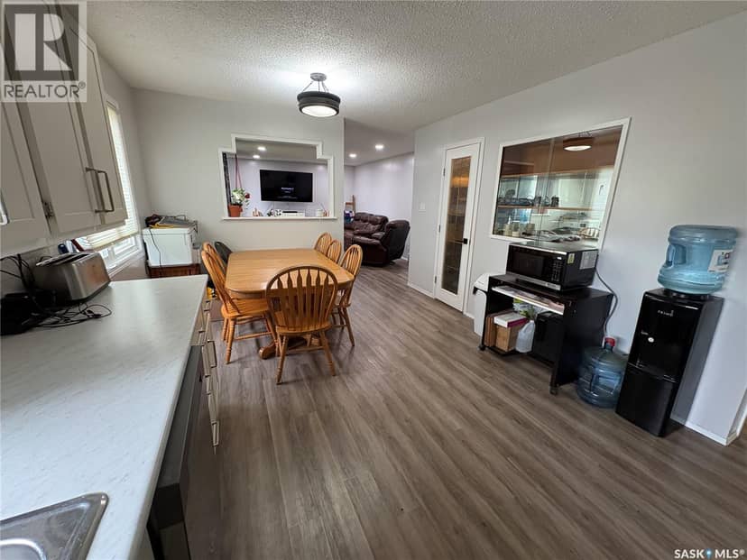 312 Bismark AVENUE — photo 5 of 20
