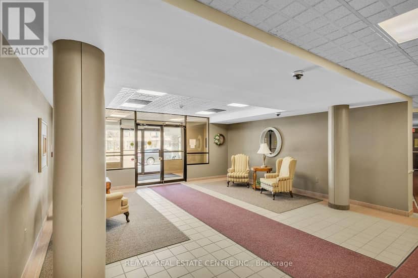 202 - 105 Bagot Street — photo 4 of 32