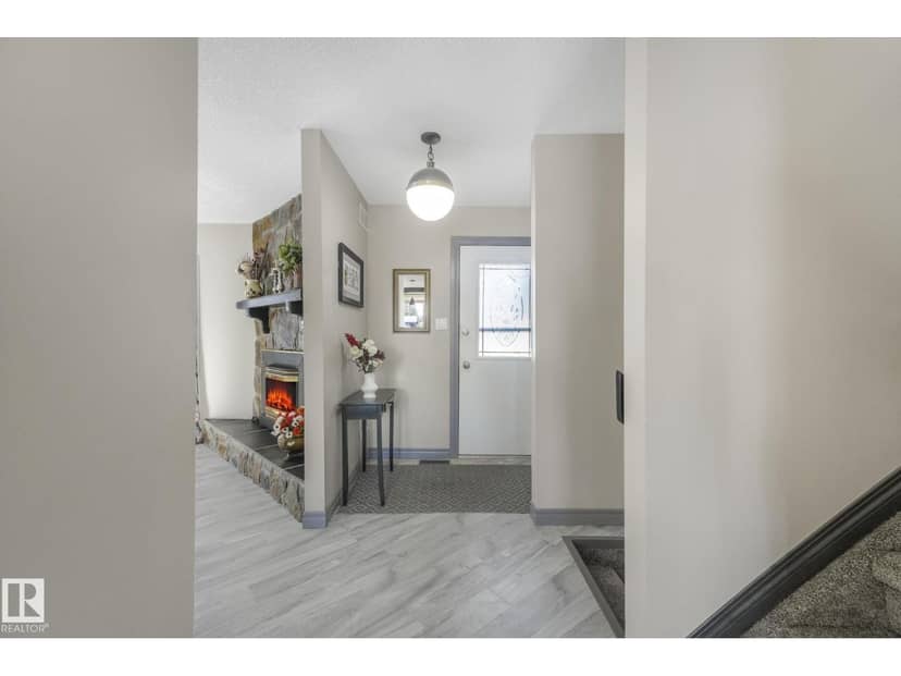 4835 60 ST — photo 14 of 40