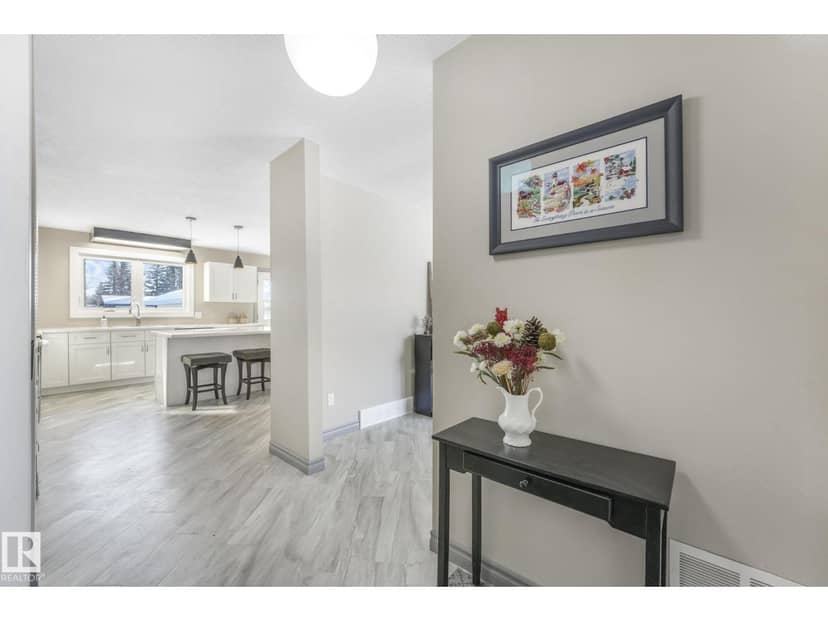 4835 60 ST — photo 16 of 40