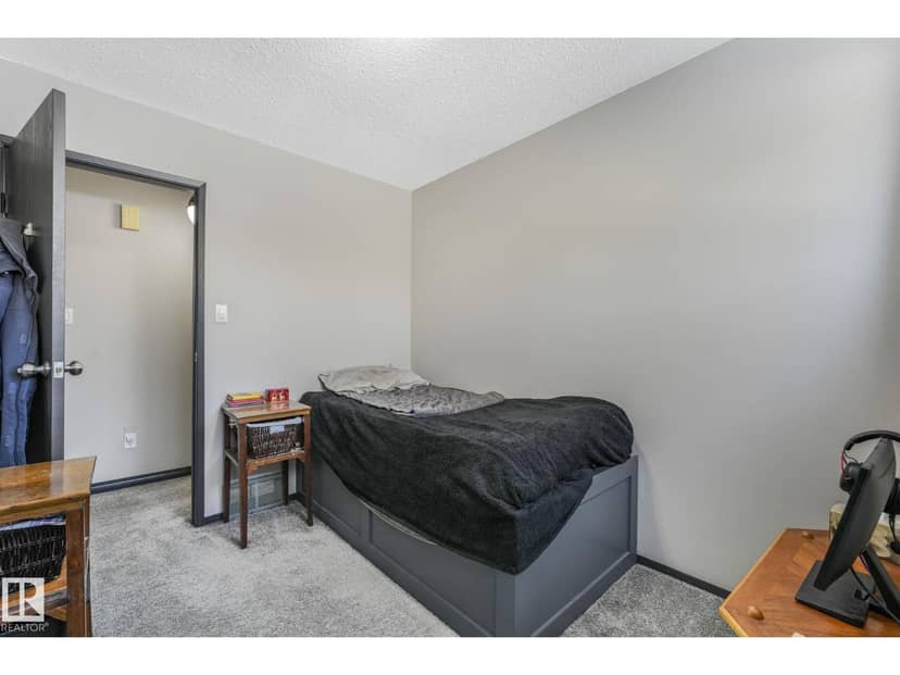 4835 60 ST — photo 30 of 40