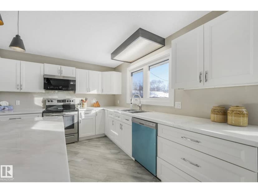 4835 60 ST — photo 26 of 40