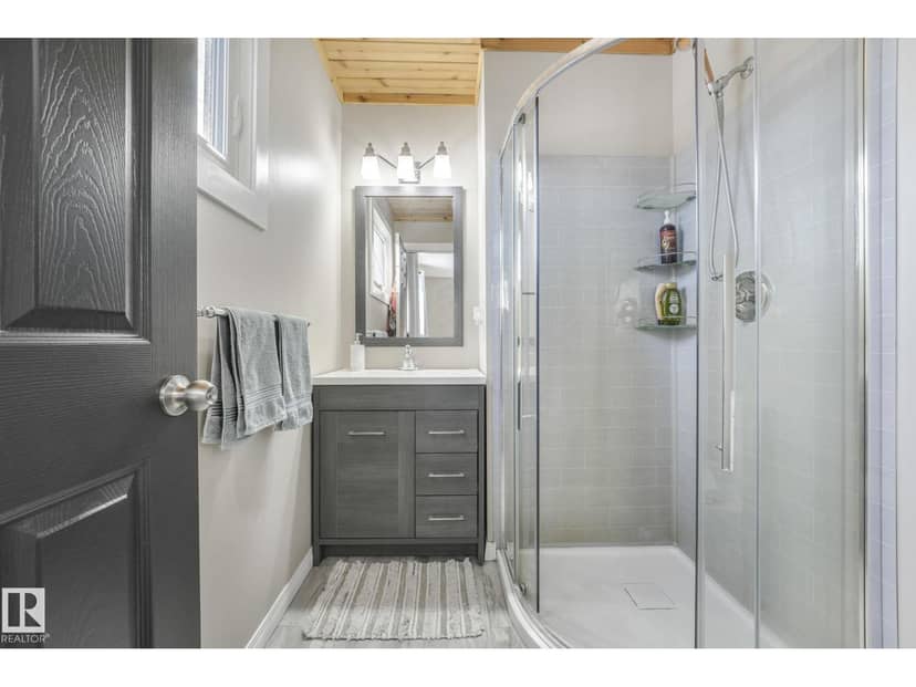 4835 60 ST — photo 37 of 40