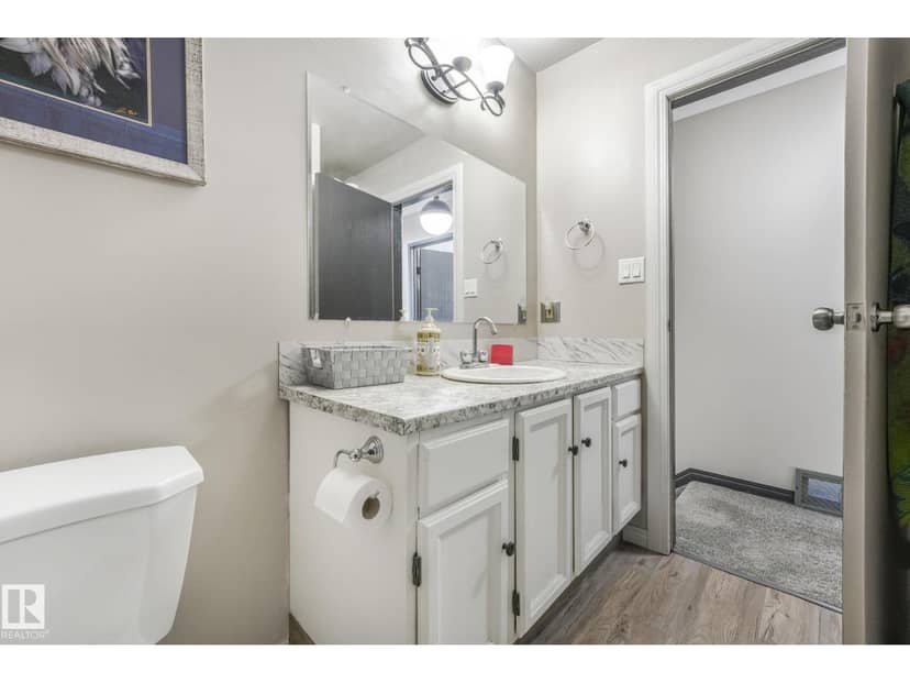 4835 60 ST — photo 39 of 40