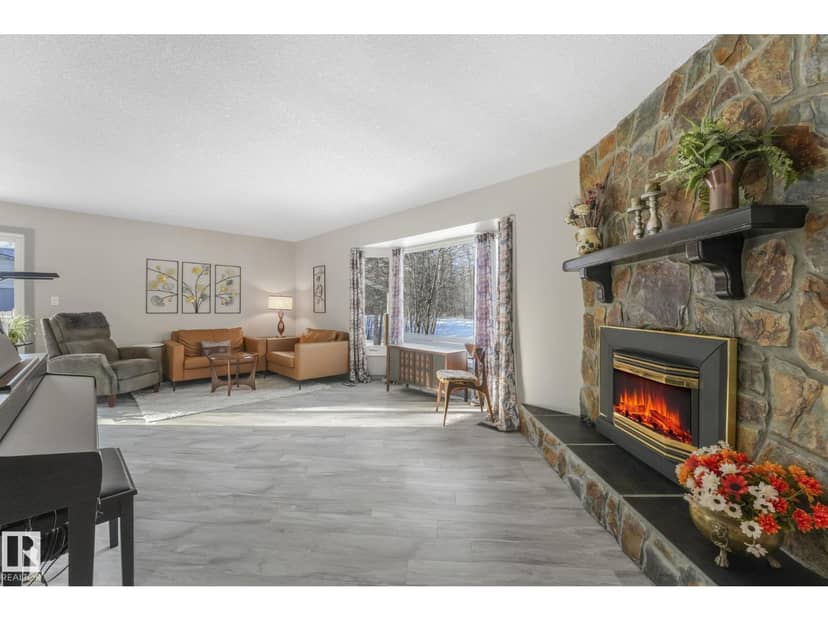 4835 60 ST — photo 17 of 40