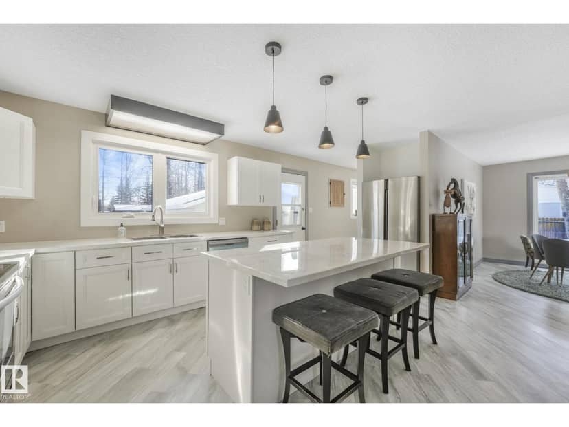 4835 60 ST — photo 21 of 40