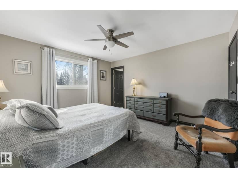 4835 60 ST — photo 34 of 40