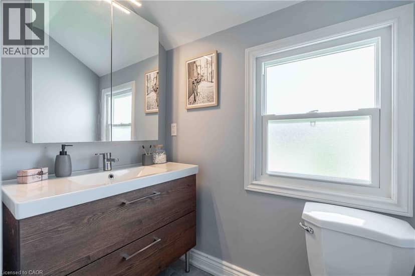 195 WOOD Street E — photo 18 of 34