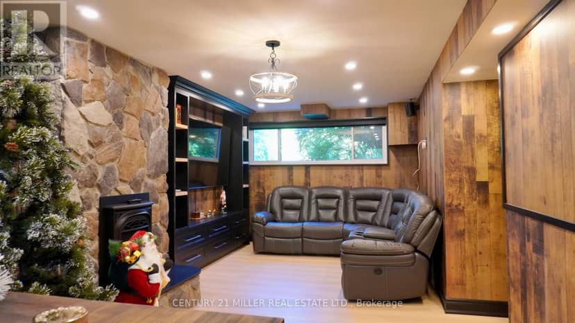 2442 Woburn Crescent — photo 30 of 38