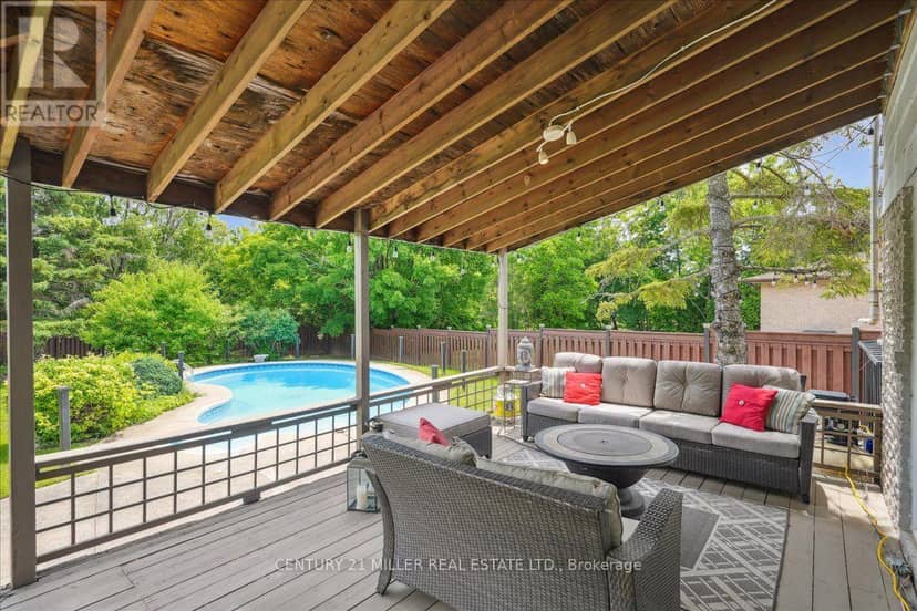 2442 Woburn Crescent — photo 34 of 38