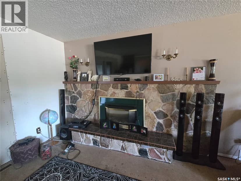 327 Russell STREET — photo 11 of 17