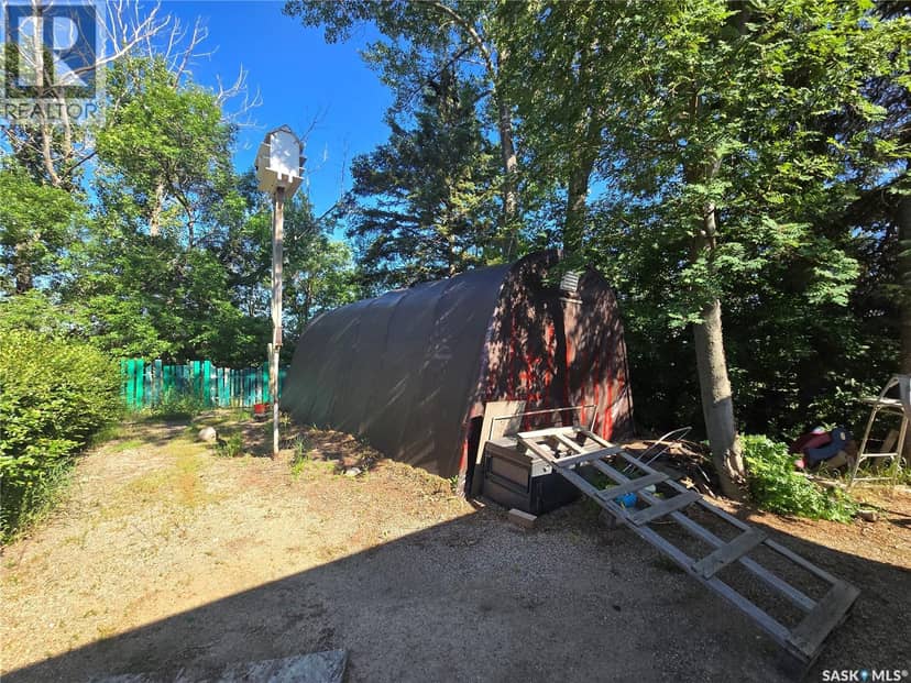 327 Russell STREET — photo 3 of 17