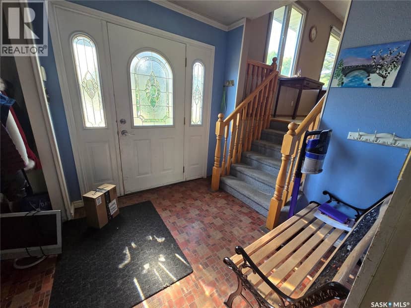 327 Russell STREET — photo 6 of 17