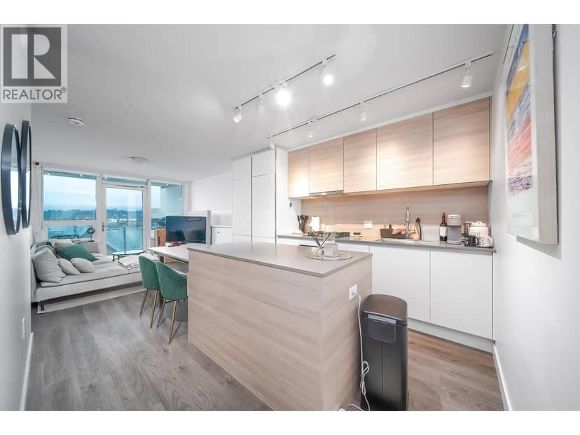 710 988 QUAYSIDE DRIVE, New Westminster