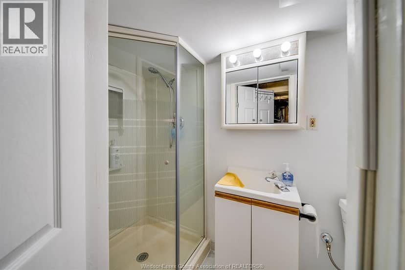 3063 Bruce Avenue — photo 33 of 40