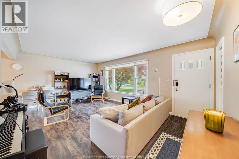 3063 Bruce Avenue — photo 4 of 40