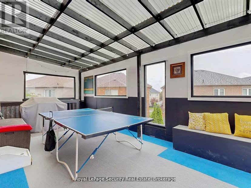 128 Daiseyfield Crescent — photo 19 of 40