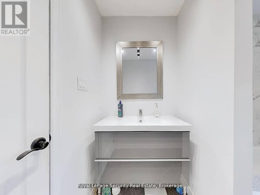 128 Daiseyfield Crescent — photo 38 of 40