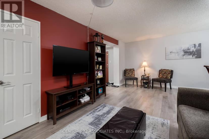 402 - 5 Lisa Street — photo 10 of 38