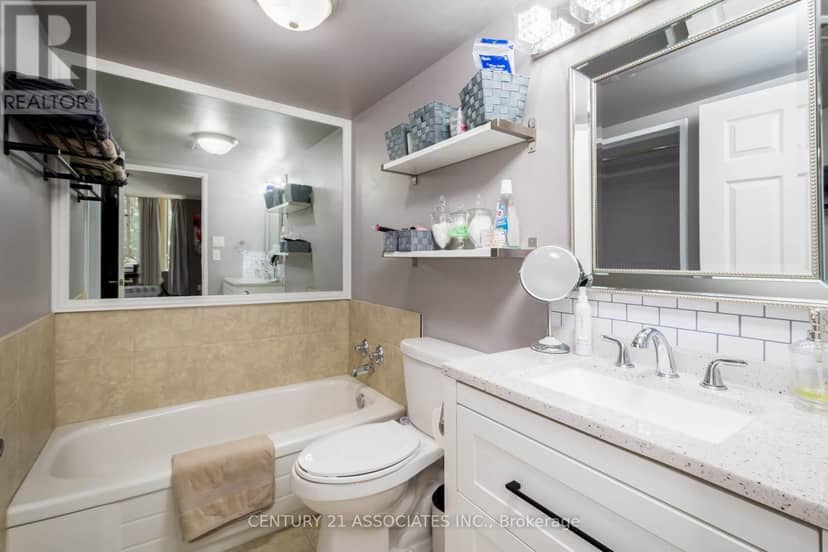 402 - 5 Lisa Street — photo 21 of 38