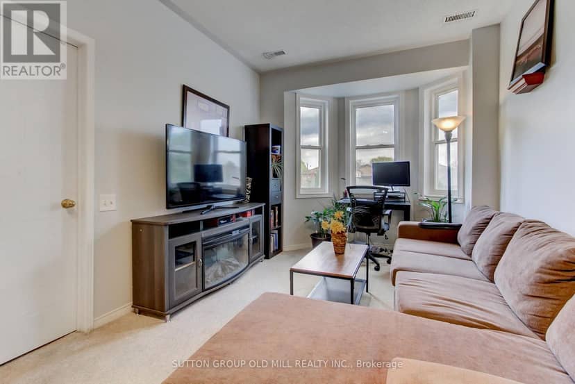 167 - 760 Lawrence Avenue W — photo 11 of 32