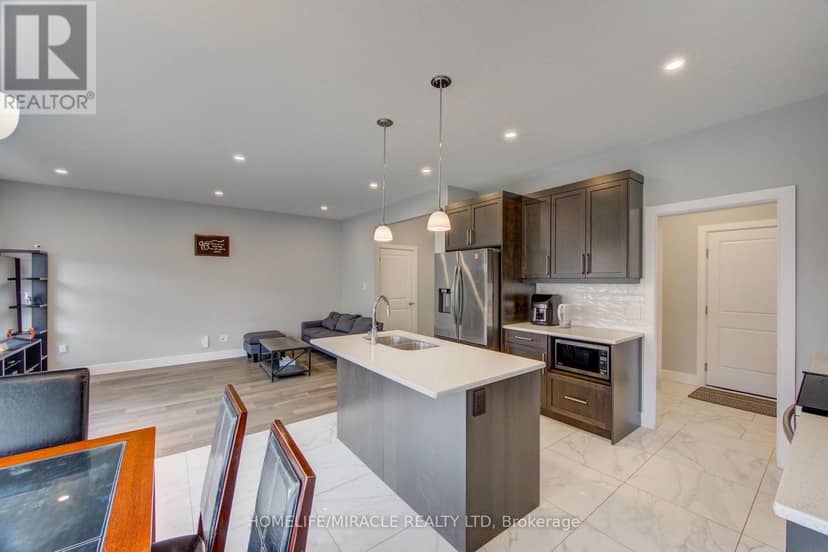 2206 Southport Crescent — photo 15 of 40