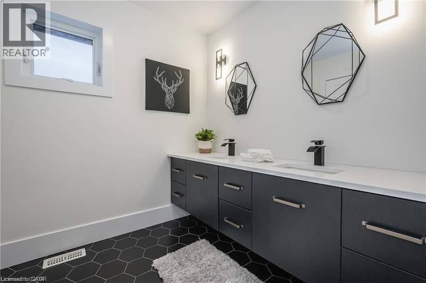 39 COULTER Street — photo 15 of 40