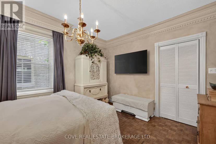 104 - 280 Queens Avenue — photo 20 of 40