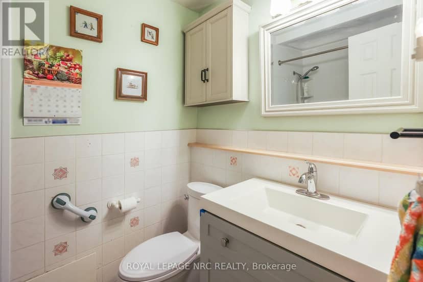208 - 264 Grantham Avenue N — photo 17 of 28