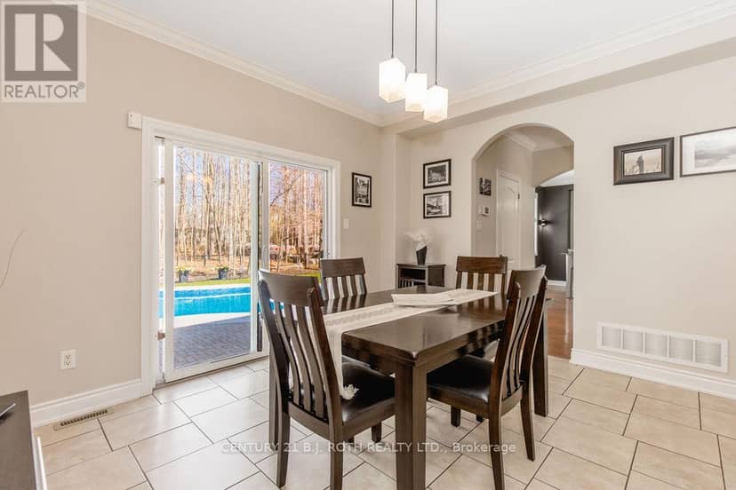 12 Lloyd Cook Drive E, Springwater, photo 8