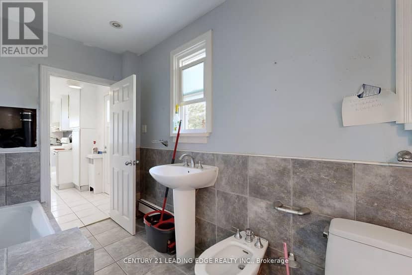 B - 21 Wexford Boulevard — photo 21 of 40