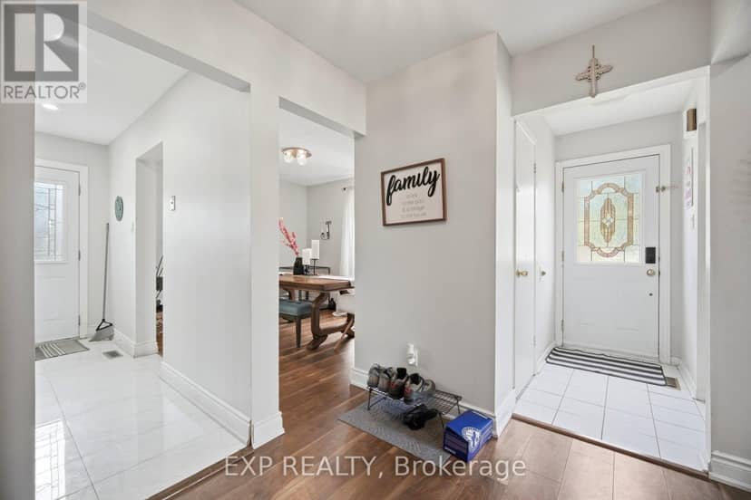 33 Earlsdale Crescent — photo 11 of 37