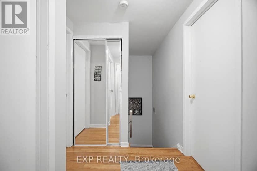 33 Earlsdale Crescent — photo 18 of 37