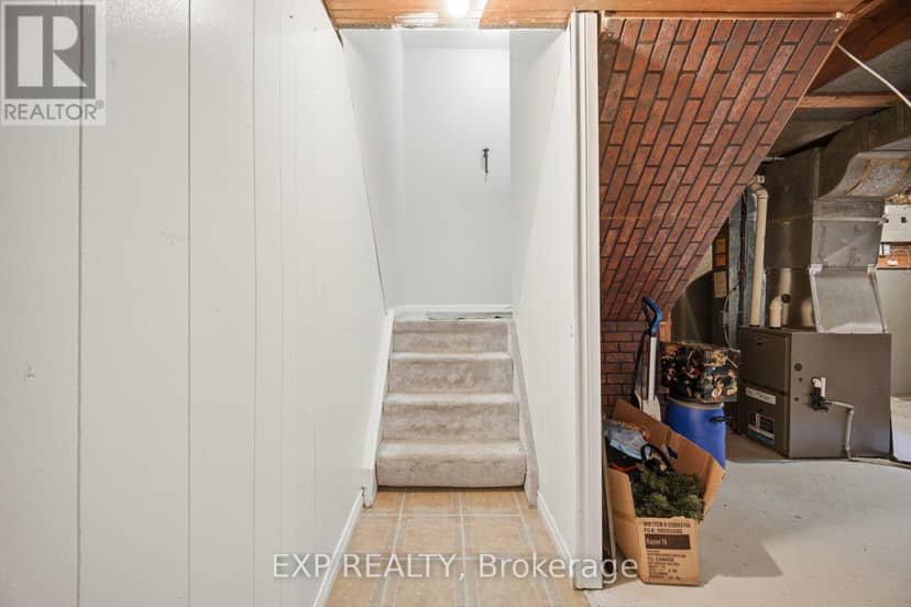 33 Earlsdale Crescent — photo 25 of 37