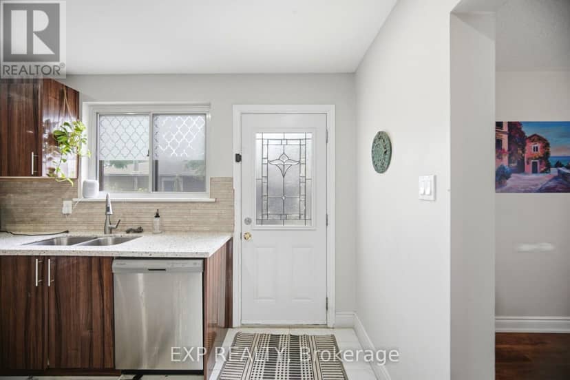 33 Earlsdale Crescent — photo 31 of 37