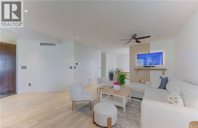 725 ZURICH Drive — photo 8 of 40