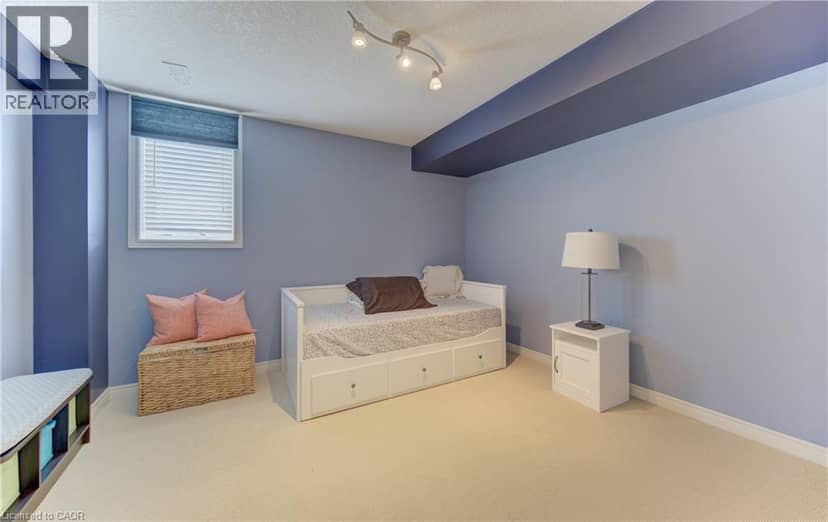 725 ZURICH Drive — photo 34 of 40