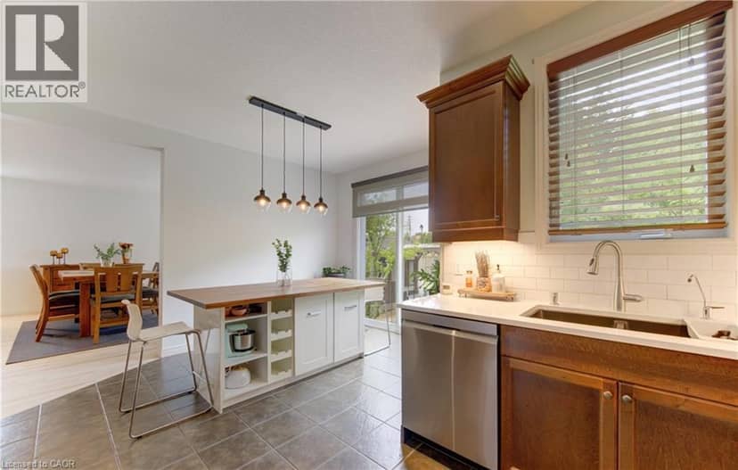 725 ZURICH Drive — photo 13 of 40