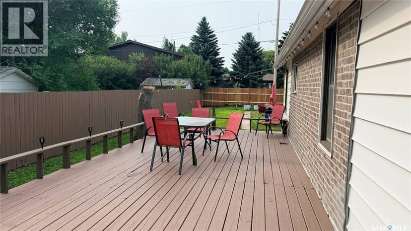 402 Saskatchewan AVENUE — photo 21 of 25