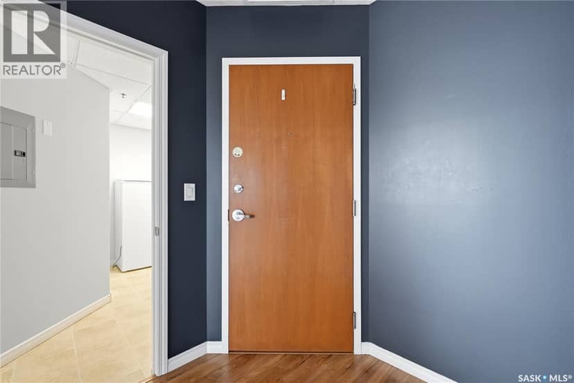 1102 1914 Hamilton STREET — photo 4 of 26