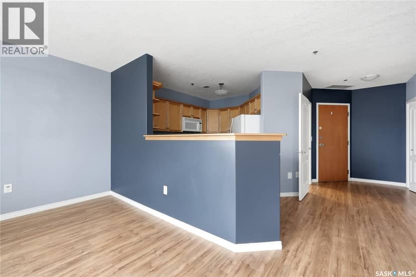 1102 1914 Hamilton STREET — photo 8 of 26