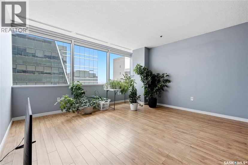 1102 1914 Hamilton STREET — photo 5 of 26