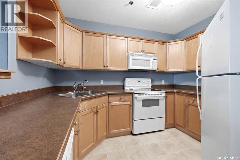 1102 1914 Hamilton STREET — photo 10 of 26